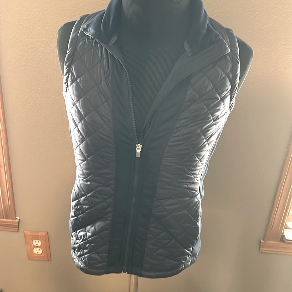 Euc Athleta Navy Vest M